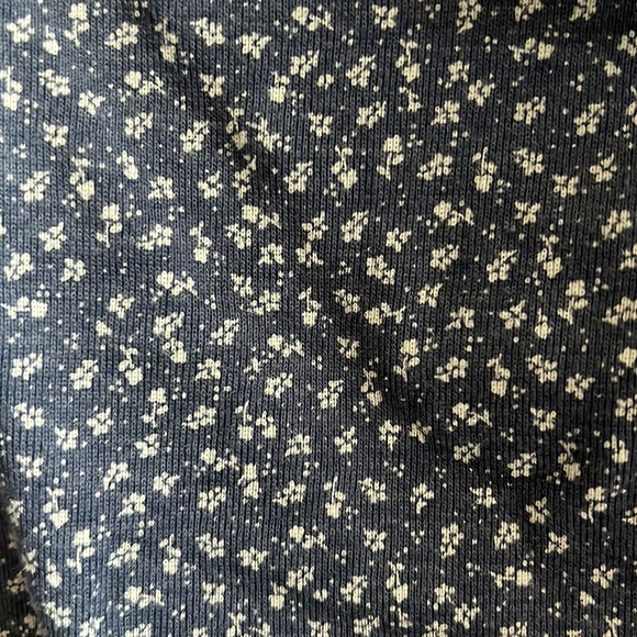 A comfortable, flattering, flower crop top. - Picture 4 of 4